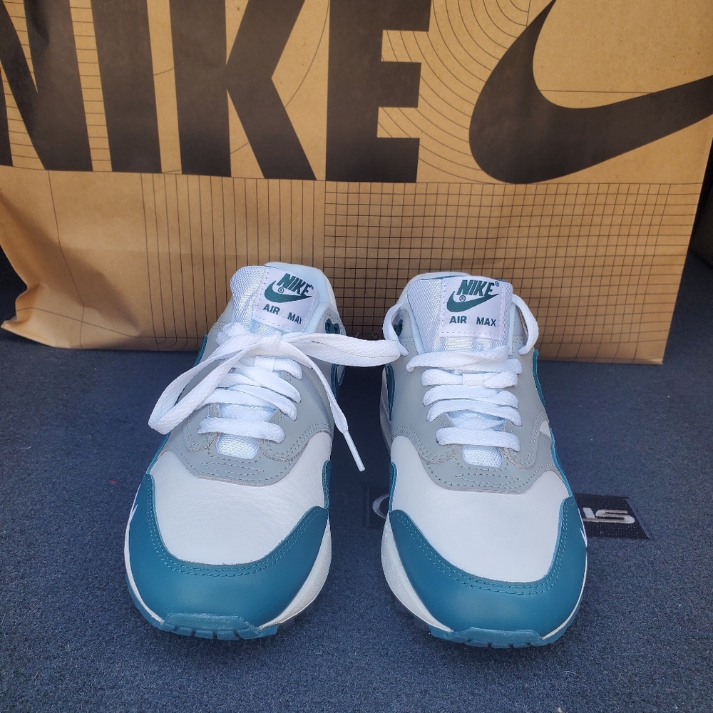 Nike Air Force 1 LV8 - Picture 12 of 13